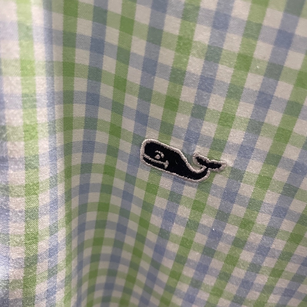 Vineyard Vines men’s button down shirt - Medium